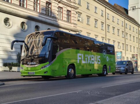 FlixBus a Blaguss nasadzujú osem elektrobusov na linke medzi Viedňou a Bratislavou
